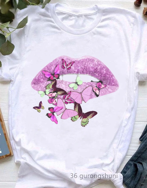 Load image into Gallery viewer, Diva Lipstick Print T-Shirt
