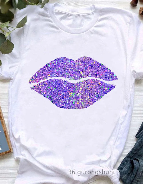Load image into Gallery viewer, Diva Lipstick Print T-Shirt
