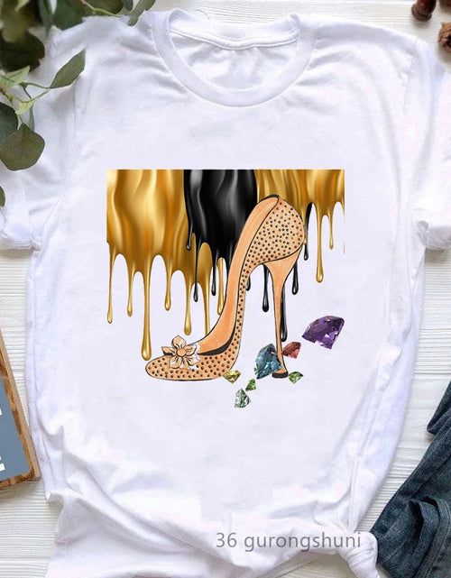 Load image into Gallery viewer, Diva Lipstick Print T-Shirt
