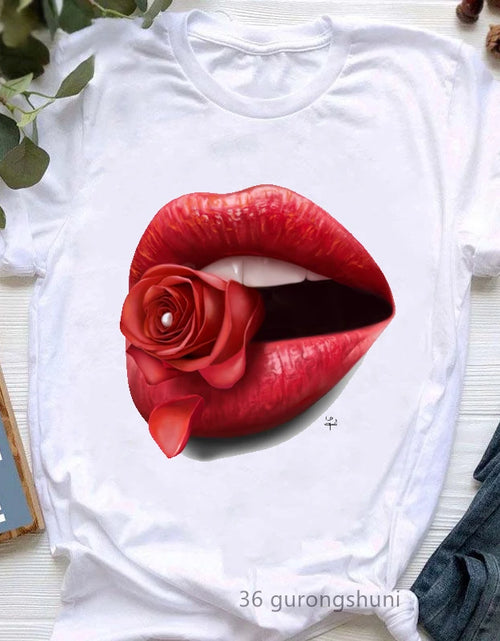 Load image into Gallery viewer, Diva Lipstick Print T-Shirt
