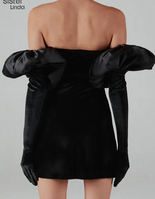 Load image into Gallery viewer, Woman&#39;s Elegant Strapless Velvet Dress With Cloud Gloves
