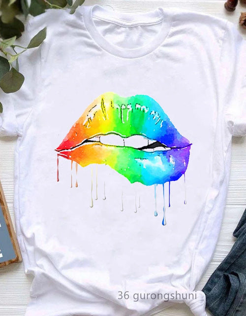 Load image into Gallery viewer, Diva Lipstick Print T-Shirt
