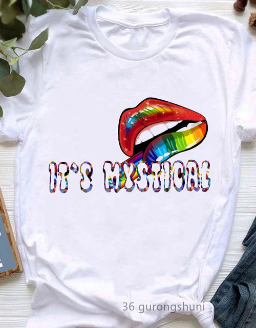 Load image into Gallery viewer, Diva Lipstick Print T-Shirt

