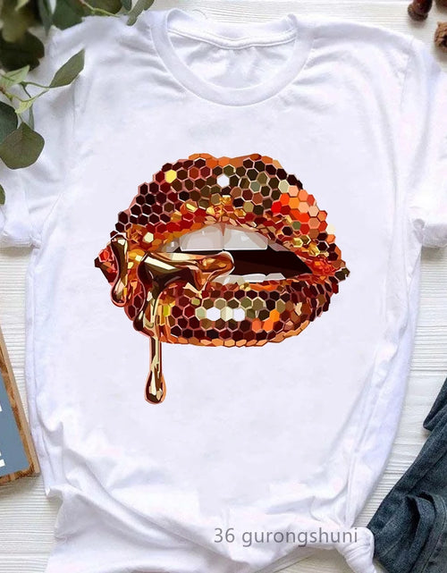 Load image into Gallery viewer, Diva Lipstick Print T-Shirt
