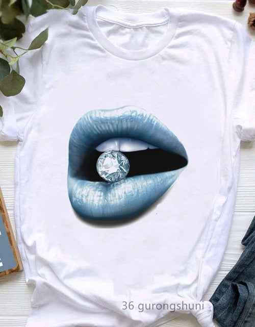 Load image into Gallery viewer, Diva Lipstick Print T-Shirt
