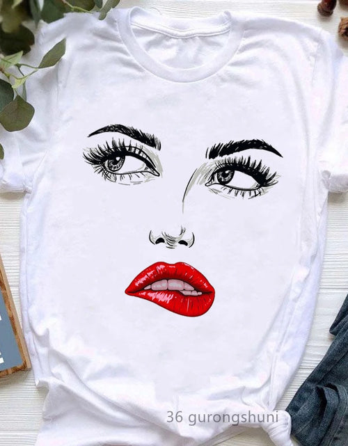 Load image into Gallery viewer, Diva Lipstick Print T-Shirt
