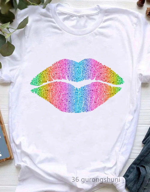 Load image into Gallery viewer, Diva Lipstick Print T-Shirt
