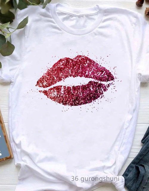 Load image into Gallery viewer, Diva Lipstick Print T-Shirt

