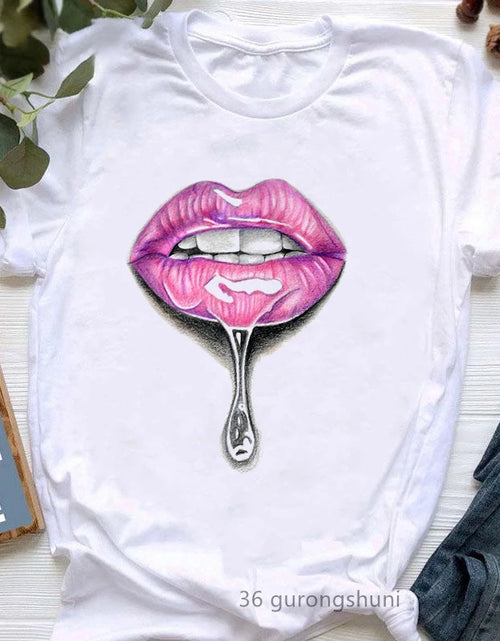 Load image into Gallery viewer, Diva Lipstick Print T-Shirt
