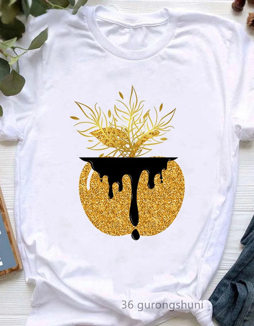 Load image into Gallery viewer, Diva Lipstick Print T-Shirt
