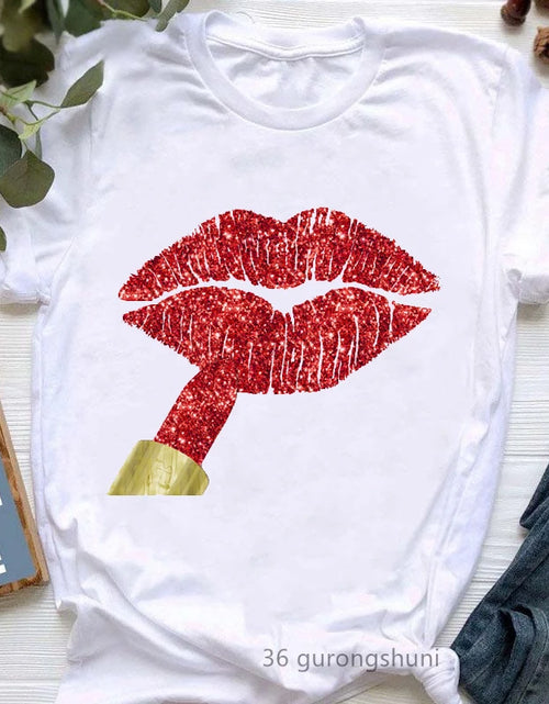 Load image into Gallery viewer, Diva Lipstick Print T-Shirt
